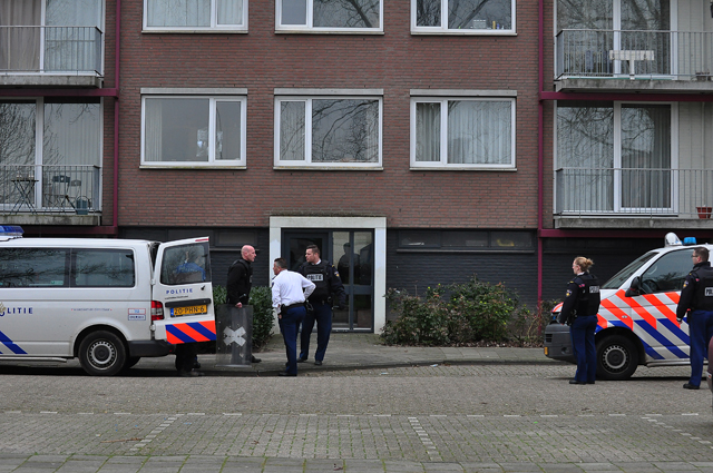 UPDATE: Veel politie inzet bij inval in woning aan de Noordstraat Waalwijk