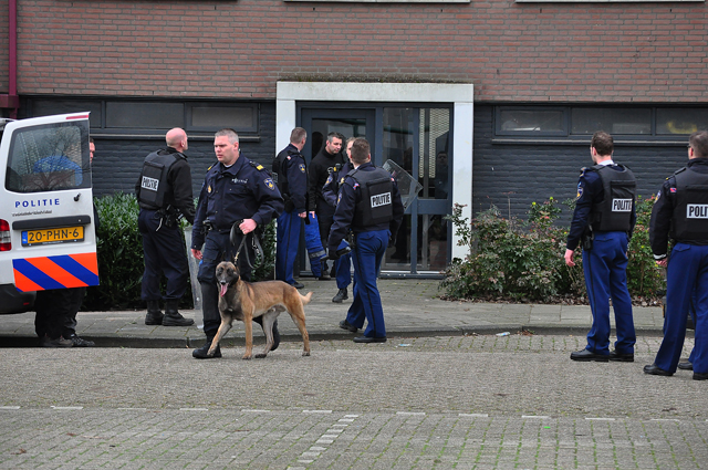 UPDATE: Veel politie inzet bij inval in woning aan de Noordstraat Waalwijk