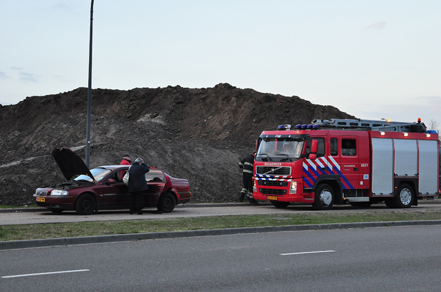 Autobrand bleek om oververhitte motor te gaan aan de Noorder Allee Waalwijk