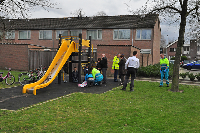 Meisje valt van speeltoestel af aan de Maurice Ravelstraat Waalwijk