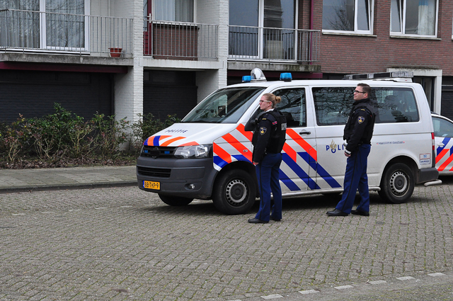 UPDATE: Veel politie inzet bij inval in woning aan de Noordstraat Waalwijk