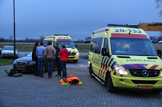 Man valt hard op wegdek aan de Cartografenweg Waalwijk