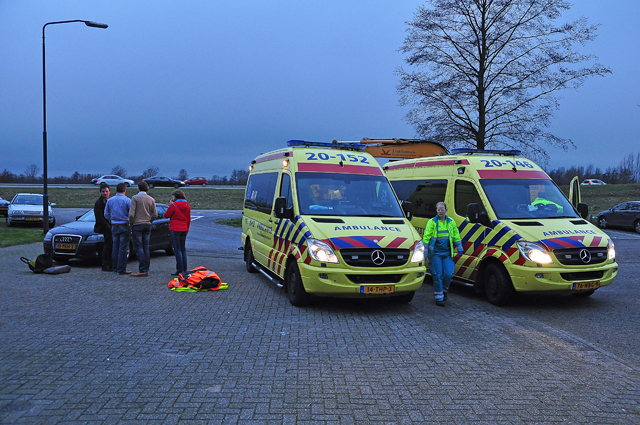 Man valt hard op wegdek aan de Cartografenweg Waalwijk