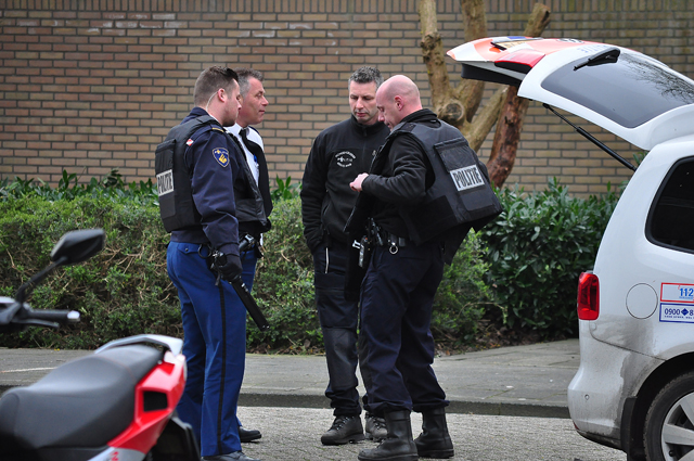 UPDATE: Veel politie inzet bij inval in woning aan de Noordstraat Waalwijk