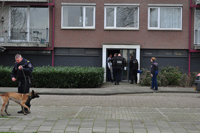 UPDATE: Veel politie inzet bij inval in woning aan de Noordstraat Waalwijk