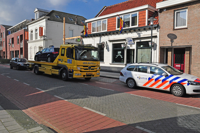 Foto-Update: 3 aanhoudingen bij vondst hennepkwekerij aan de Grotestraat Waalwijk