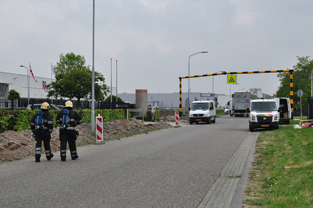Weg tijdelijk afgesloten door gaslek aan de Kleiweg Waalwijk
