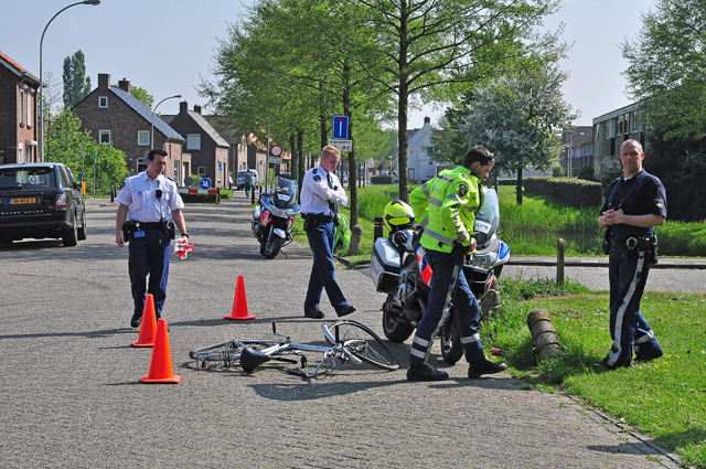 Motoragent betrokken bij aanrijding met fietser aan de Eerste Zeine Waalwijk