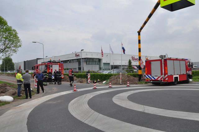 Weg tijdelijk afgesloten door gaslek aan de Kleiweg Waalwijk