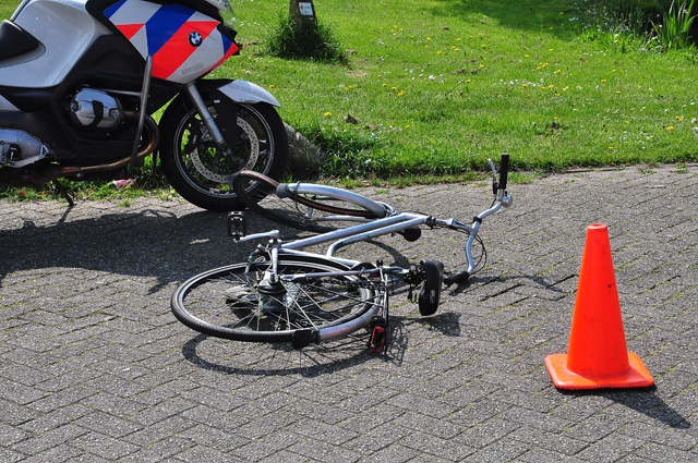 Motoragent betrokken bij aanrijding met fietser aan de Eerste Zeine Waalwijk