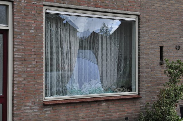 Ramen vernield van woning aan de Prof. Nolenslaan Waalwijk