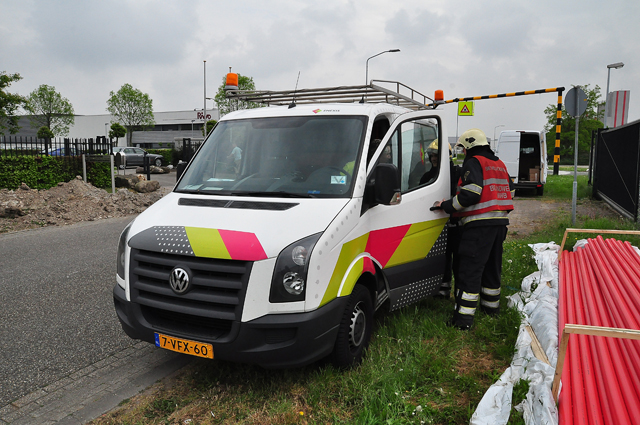Weg tijdelijk afgesloten door gaslek aan de Kleiweg Waalwijk