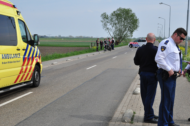 Motorrijder gaat hard onderuit aan de Weteringweg Waalwijk