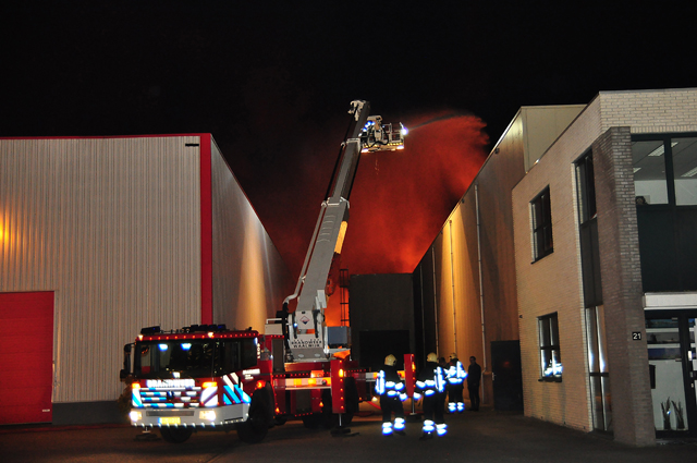 Zeer grote brand aan de Spuiweg Waalwijk