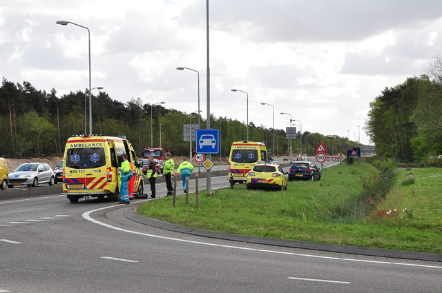 Foto-Update: Jongen zwaargewond na aanrijding met auto aan de Putstraat Waalwijk