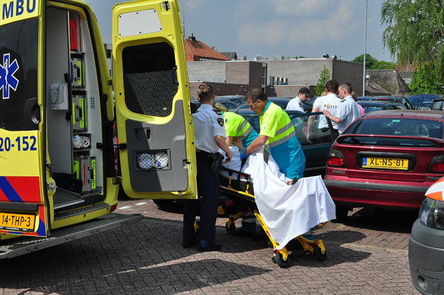 Vrouw wordt onwel op het Unnaplein Waalwijk
