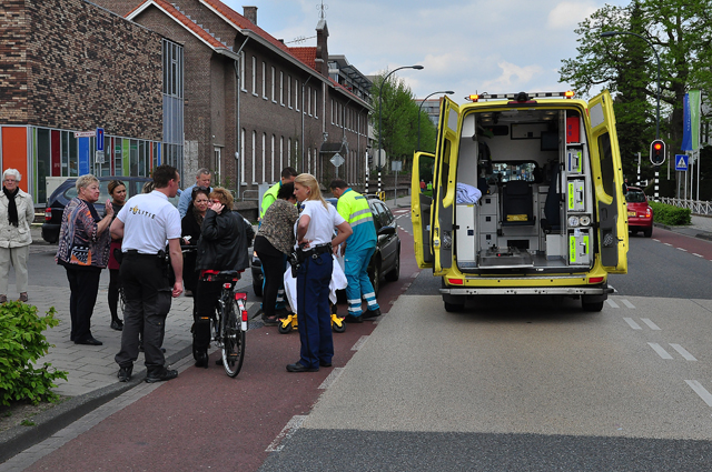 Vrouw valt van fiets aan de Wilhelminastraat Waalwijk
