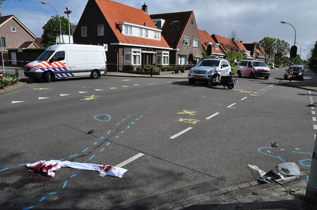 Foto-Update: Jongen zwaargewond na aanrijding met auto aan de Putstraat Waalwijk