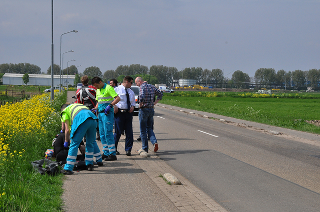 Motorrijder gaat hard onderuit aan de Weteringweg Waalwijk