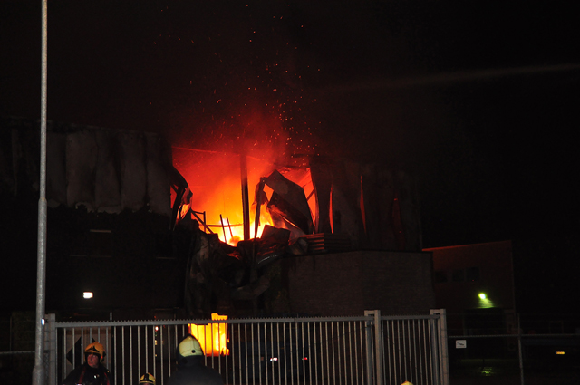 Zeer grote brand aan de Spuiweg Waalwijk