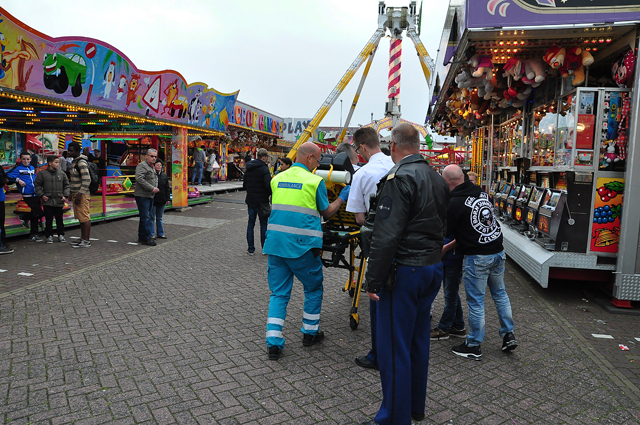 Omstander reanimeert man op kermisterrein op het Unnaplein Waalwijk