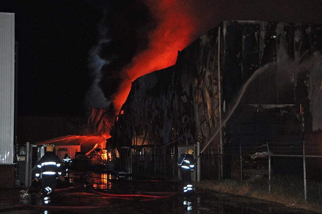 Zeer grote brand aan de Spuiweg Waalwijk