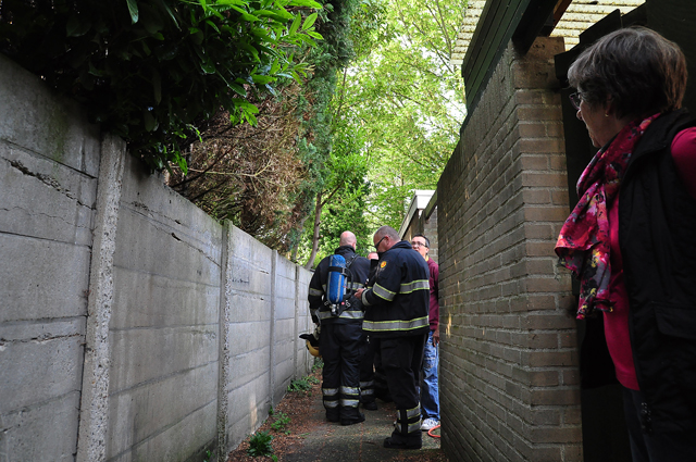Weer een conifeer in brand aan de Prof. Kranenburgstraat Waalwijk