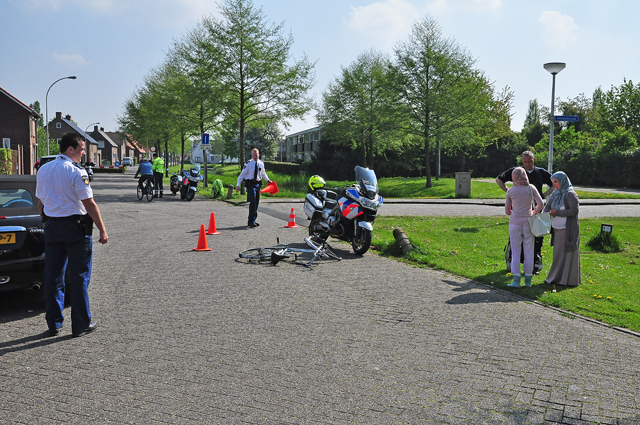 Motoragent betrokken bij aanrijding met fietser aan de Eerste Zeine Waalwijk