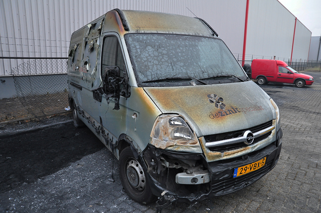Vlammen laaien weer op aan de Spuiweg Waalwijk
