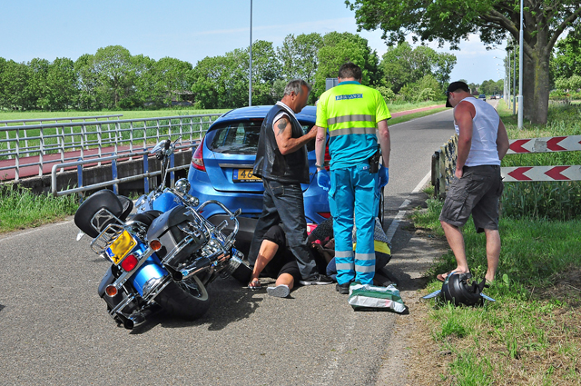 Ongeval tussen auto en motor aan de Valkenvoortweg Waalwijk