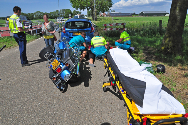 Ongeval tussen auto en motor aan de Valkenvoortweg Waalwijk