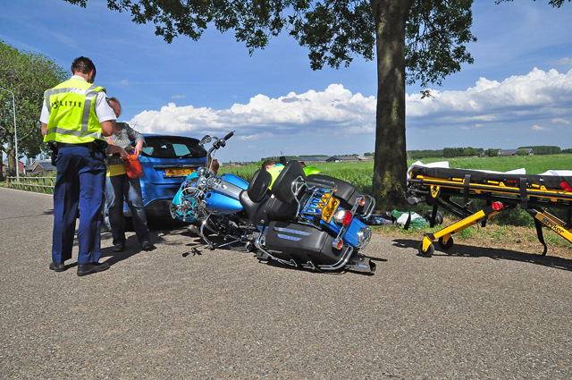 Ongeval tussen auto en motor aan de Valkenvoortweg Waalwijk