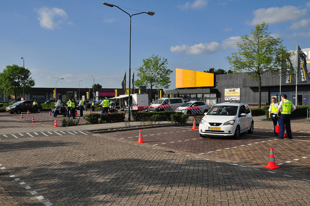 UPDATE: Grote politie controle aan de Prof. Van der Waalsweg Waalwijk