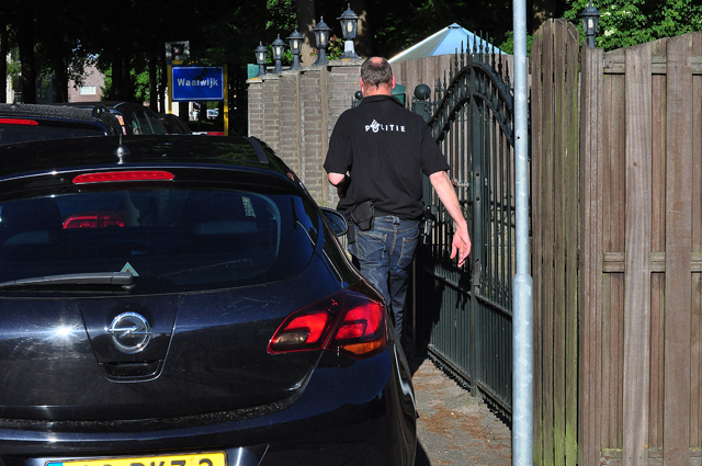 UPDATE: Arrestatieteam doet inval in woning aan de Meerdijk Waalwijk