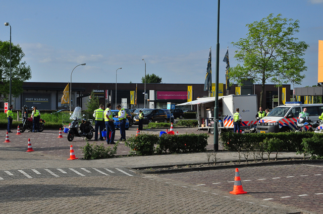 UPDATE: Grote politie controle aan de Prof. Van der Waalsweg Waalwijk
