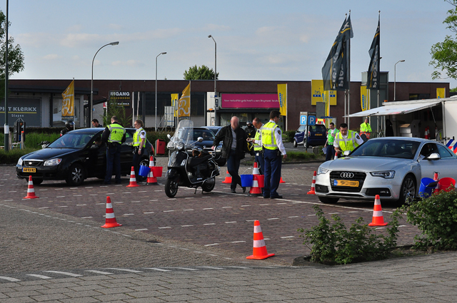 UPDATE: Grote politie controle aan de Prof. Van der Waalsweg Waalwijk
