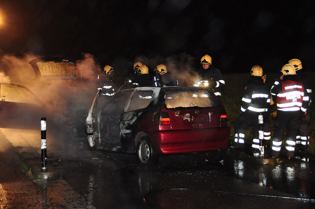 UPDATE: Auto's vliegen in brand na aanrijding aan de Winterdijk Waalwijk