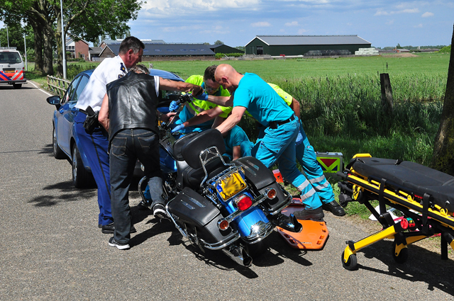 Ongeval tussen auto en motor aan de Valkenvoortweg Waalwijk