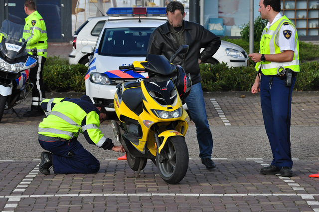 UPDATE: Grote politie controle aan de Prof. Van der Waalsweg Waalwijk