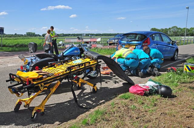 Ongeval tussen auto en motor aan de Valkenvoortweg Waalwijk