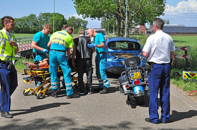 Ongeval tussen auto en motor aan de Valkenvoortweg Waalwijk