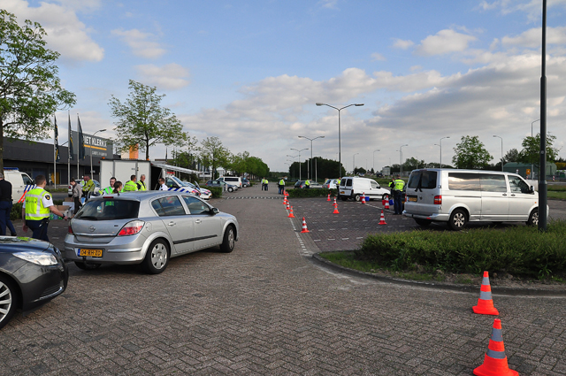 UPDATE: Grote politie controle aan de Prof. Van der Waalsweg Waalwijk