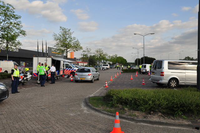UPDATE: Grote politie controle aan de Prof. Van der Waalsweg Waalwijk