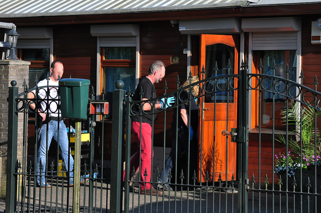 UPDATE: Arrestatieteam doet inval in woning aan de Meerdijk Waalwijk