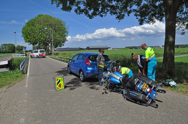 Ongeval tussen auto en motor aan de Valkenvoortweg Waalwijk