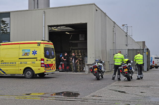 Man gewond door ongeval met heftruck aan de Vijzelweg Waalwijk