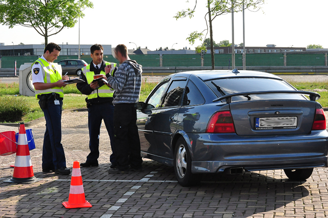 UPDATE: Grote politie controle aan de Prof. Van der Waalsweg Waalwijk