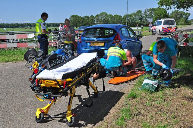 Ongeval tussen auto en motor aan de Valkenvoortweg Waalwijk