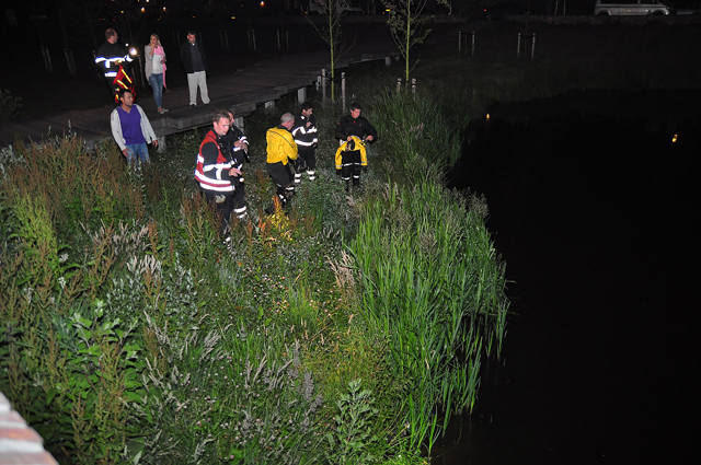 Kat te water aan Het Fort Waalwijk