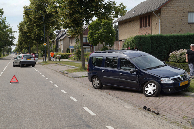 Veel schade na ongeval aan de Ambrosiusweg Waalwijk